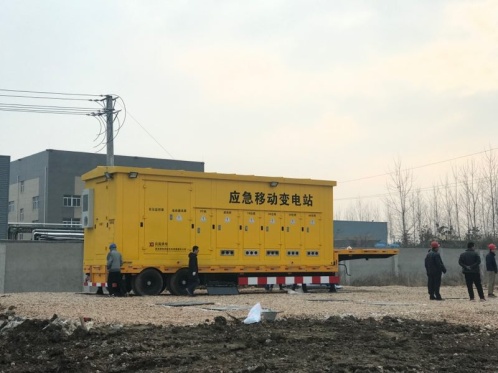 說明: E:\整站、風(fēng)電、光伏、配網(wǎng)、微網(wǎng)資料\車載移動變\移動變電站發(fā)運照片\現(xiàn)場照片\ea01068fe6f93e7d4153a7445ec2d48.jpg